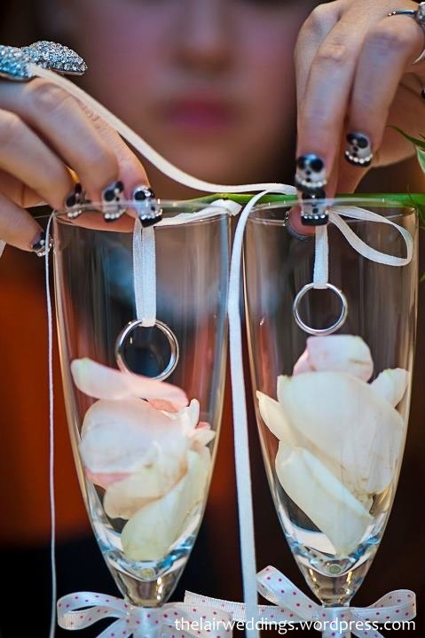 Unique wedding rings holder